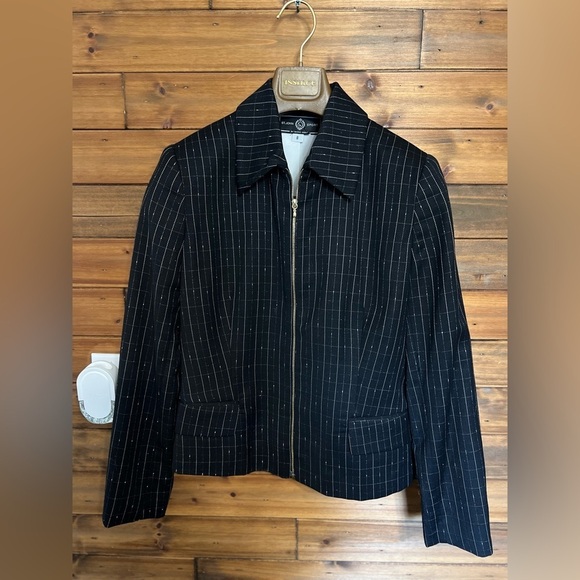 St John Sport Jackets & Blazers - St.John sport by Marie Gray woman’s zip up suit jacket size 8 EUC